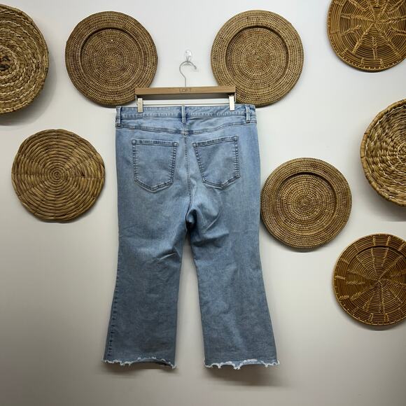 Lane Bryant Mid Rise Cropped Flare Jeans Plus Size 20 Flex Magic Waistband - Picture 2 of 6